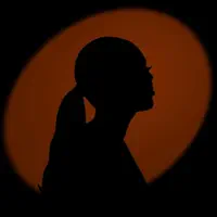 聆聽 undefined、觀看音樂影片、閱讀小傳、查看巡演日期等!