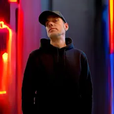 聆聽 Nando Rodriguez、觀看音樂影片、閱讀小傳、查看巡演日期等！