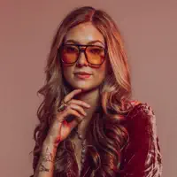 Ouça undefined, assista a videoclipes, leia a biografia, veja as datas das turnês e mais!
