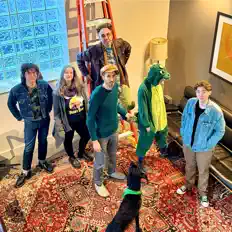 Hör dir Deluxe Fiasco an, schau dir Musikvideos an, lies die Biografie, finde Tourdaten und mehr!