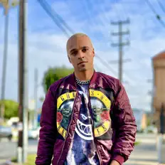 Hör dir Neaks an, schau dir Musikvideos an, lies die Biografie, finde Tourdaten und mehr!