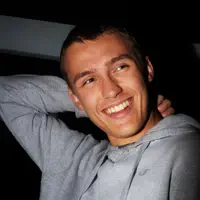 Ouça undefined, assista a videoclipes, leia a biografia, veja as datas das turnês e mais!