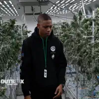 Escucha a undefined, mira vídeos musicales, lee la biografía, consulta fechas de giras y mucho más.