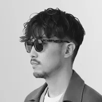 聆聽 undefined、觀看音樂影片、閱讀小傳、查看巡演日期等！