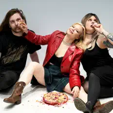 Lala Salama: песни, клипы, биография, даты выступлений и многое другое.