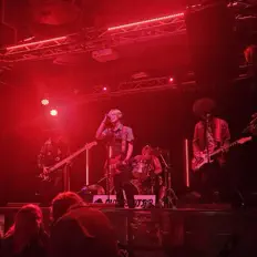 Cloudspotterを聴いたり、ミュージックビデオを鑑賞したり、経歴やツアー日程などを確認したりしましょう！