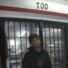 BizzyMan을(를) 듣고, 뮤직 비디오를 보고, 약력을 읽고, 투어 일정 등을 확인하세요!