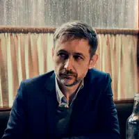 undefinedを聴いたり、ミュージックビデオを鑑賞したり、経歴やツアー日程などを確認したりしましょう！