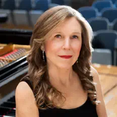 收听 Carolyn Enger、观看音乐视频、阅读小传、查看巡演日期等 ！