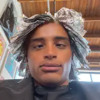 undefinedを聴いたり、ミュージックビデオを鑑賞したり、経歴やツアー日程などを確認したりしましょう！