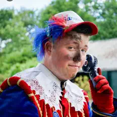 收听 Sammie Muziekpiet、观看音乐视频、阅读小传、查看巡演日期等 ！