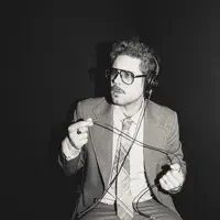 undefined: песни, клипы, биография, даты выступлений и многое другое.