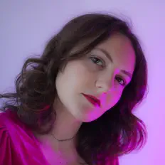 Posłuchaj wykonawcy Sophia McGlew, obejrzyj teledyski, przeczytaj biografię, zobacz daty tras koncertowych i nie tylko!