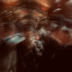 聆聽 I-Fan、觀看音樂影片、閱讀小傳、查看巡演日期等！