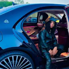 聆聽 Lor Xay Xay、觀看音樂影片、閱讀小傳、查看巡演日期等！