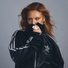 Hör dir RUSLANA an, schau dir Musikvideos an, lies die Biografie, finde Tourdaten und mehr!