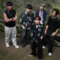 undefined을(를) 듣고, 뮤직 비디오를 보고, 약력을 읽고, 투어 일정 등을 확인하세요!