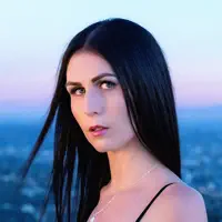 undefined dinle, müzik videolarını izle, biyografisini oku, tur tarihlerini ve daha fazlasını gör!