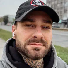 Poslechněte si interpreta Fadiez, sledujte hudební videa, přečtěte si životopis, podívejte se na data turné a další informace.