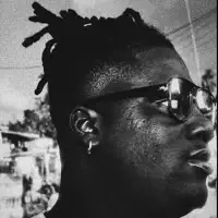 聆聽 undefined、觀看音樂影片、閱讀小傳、查看巡演日期等！