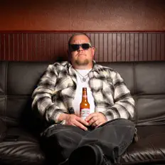 收听 Krown Royal、观看音乐视频、阅读小传、查看巡演日期等 ！