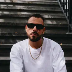 聆聽 Brenno、觀看音樂影片、閱讀小傳、查看巡演日期等！