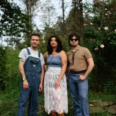 Poslechněte si interpreta Ali Lou and the Sugar Boys, sledujte hudební videa, přečtěte si životopis, podívejte se na data turné a další informace.