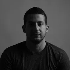 Nseeを聴いたり、ミュージックビデオを鑑賞したり、経歴やツアー日程などを確認したりしましょう！