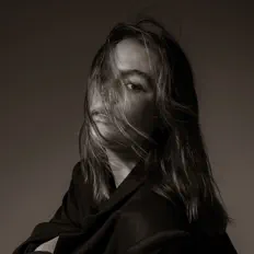 Escucha a Ivanna, mira videos musicales, lee su biografía, consulta las fechas de las gira y más.