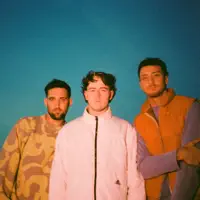 Ascolta undefined, guarda video musicali, leggi la biografia, vedi le date del tour & altro!
