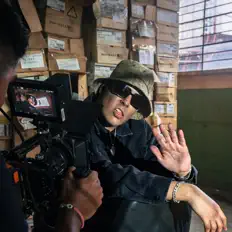 Dahelを聴いたり、ミュージックビデオを鑑賞したり、経歴やツアー日程などを確認したりしましょう！