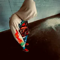 undefinedを聴いたり、ミュージックビデオを鑑賞したり、経歴やツアー日程などを確認したりしましょう！