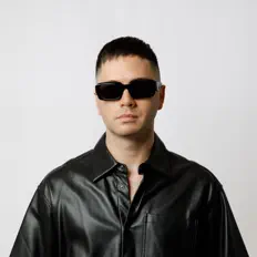 Hör dir Muzic an, schau dir Musikvideos an, lies die Biografie, finde Tourdaten und mehr!