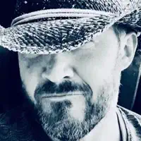 Ouça undefined, assista a videoclipes, leia a biografia, veja as datas das turnês e mais!