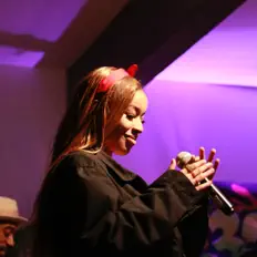 Escucha a evelyn rosè, mira videos musicales, lee su biografía, consulta las fechas de las gira y más.