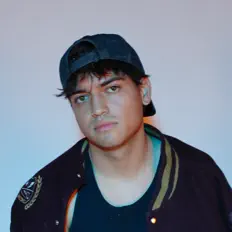 Escucha a Tochon, mira videos musicales, lee su biografía, consulta las fechas de las gira y más.