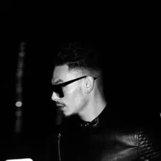 ELIJAH XO सुनें, म्यूज़िक वीडियो देखें, बायो पढ़ें, दौरे की तारीखें और बहुत कुछ देखें!