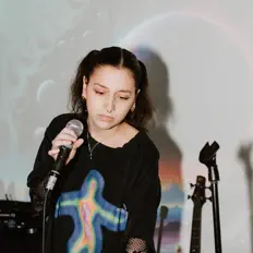 聆聽 Galactic Girl、觀看音樂影片、閱讀小傳、查看巡演日期等！