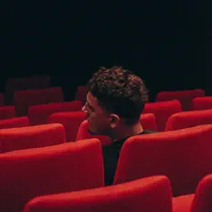 Escucha a MAO, mira videos musicales, lee su biografía, consulta las fechas de las gira y más.