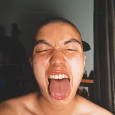 Poslechněte si interpreta VERRY SMoL, sledujte hudební videa, přečtěte si životopis, podívejte se na data turné a další informace.