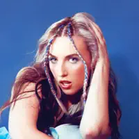 Ascolta undefined, guarda video musicali, leggi la biografia, vedi le date del tour & altro!