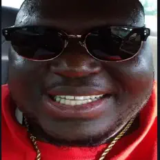 聆聽 SonSon、觀看音樂影片、閱讀小傳、查看巡演日期等！