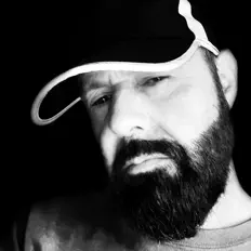 Air Blonde Viiを聴いたり、ミュージックビデオを鑑賞したり、経歴やツアー日程などを確認したりしましょう！