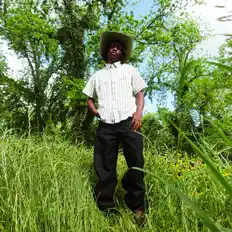 聆聽 Pfeif、觀看音樂影片、閱讀小傳、查看巡演日期等！