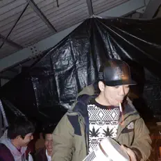 收听 Empty-B、观看音乐视频、阅读小传、查看巡演日期等 ！