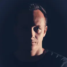 Max Lindemannを聴いたり、ミュージックビデオを鑑賞したり、経歴やツアー日程などを確認したりしましょう！