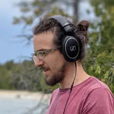 Dengarkan Whispering Landscapes, tonton video musik, baca bio, lihat tanggal tur & lainnya!