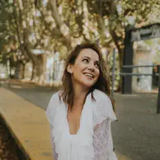 Escucha a Valeria Gastaldi, mira vídeos musicales, lee la biografía, consulta fechas de giras y mucho más.