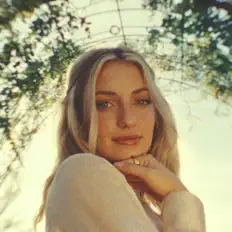 Dengarkan Halle Kearns, tonton video musik, baca bio, lihat tanggal tur & lainnya!