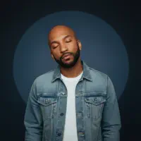 Hör dir undefined an, schau dir Musikvideos an, lies die Biografie, finde Tourdaten und mehr!